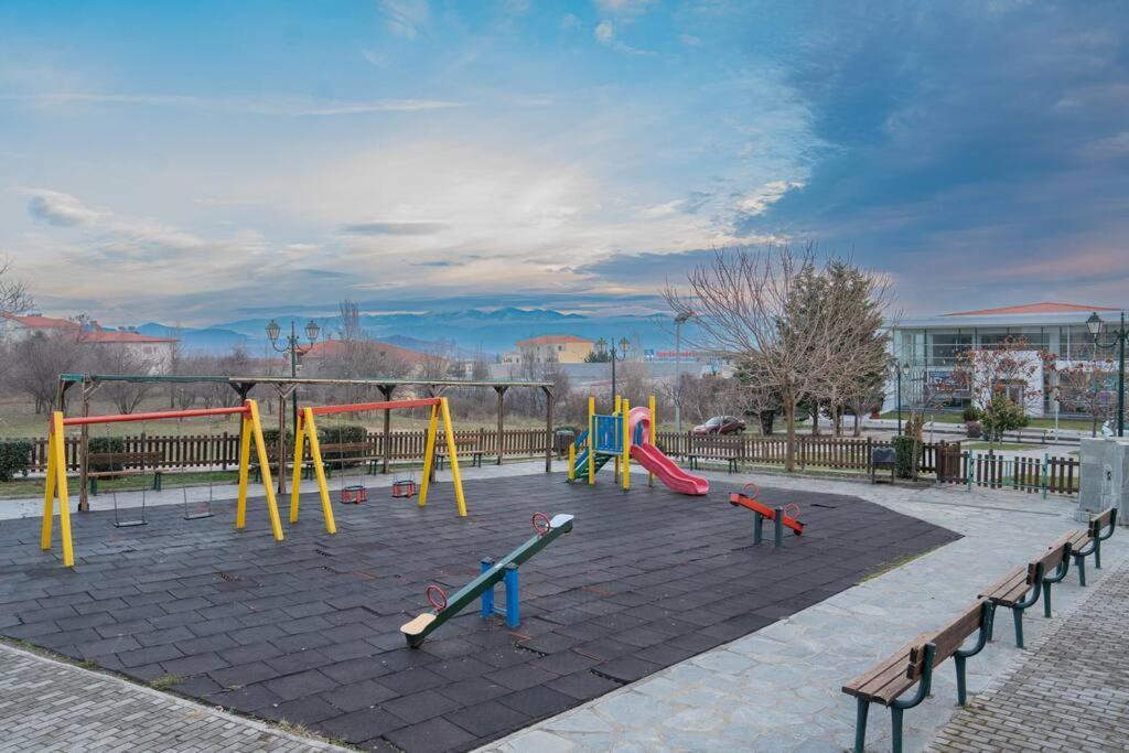 Frida'S Home For 2 In Kozani Exterior photo